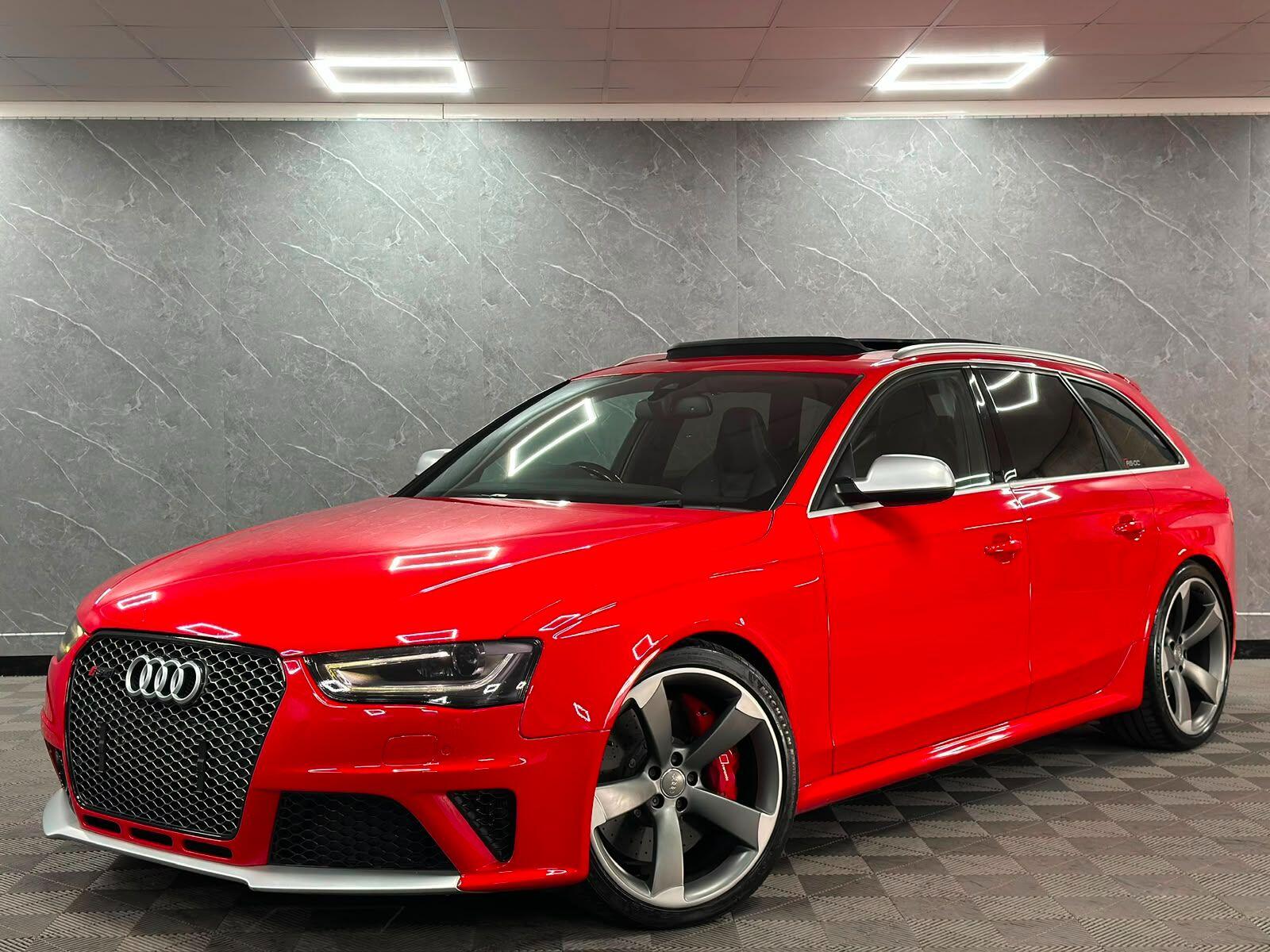 Audi RS4 Avant secondary view